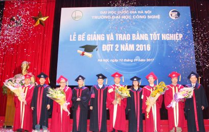 04 tiến sĩ, 138 học viên cao học và 56 sinh viên nhận bằng tốt nghiệp năm 2016