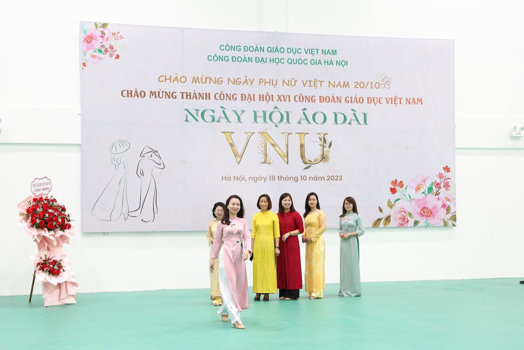 Cán bộ nữ Trường Đại học Công nghệ góp phần tôn vinh giá trị áo dài ...