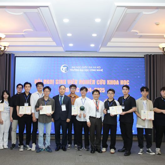 Nghiên cứu chip vi lưu điều khiển vi giọt: Nhóm sinh viên Khoa Điện tử viễn thông hướng đến ứng dụng y sinh hiện đại