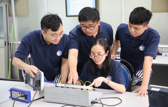 Thu hút nhân tài, giữ chân người giỏi: Từ tư duy chiến lược đến giải pháp thực tiễn của Trường ĐH Công nghệ, ĐHQGHN