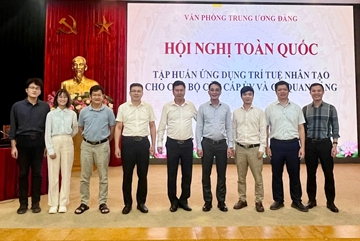 Giảng viên Trường Đại học Công nghệ tập huấn về ứng dụng trí tuệ nhân tạo (AI) cho cán bộ các cấp ủy và cơ quan Đảng trên cả nước